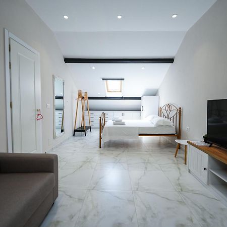 City Center Hideout - Studio Apartment Tiranë Luaran gambar