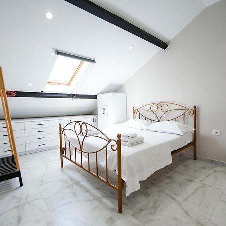 City Center Hideout - Studio Apartment Tiranë Luaran gambar