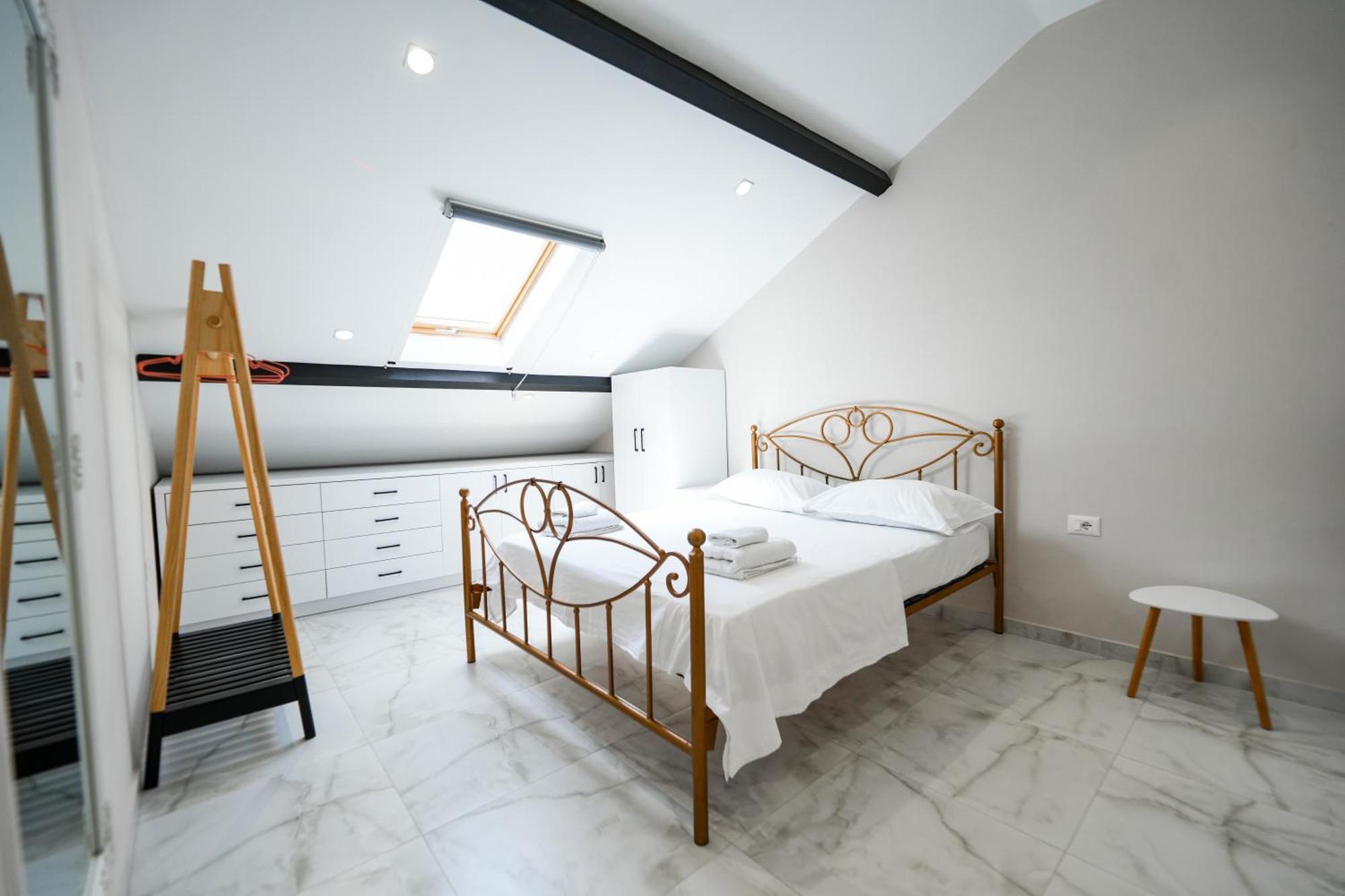 City Center Hideout - Studio Apartment Tiranë Luaran gambar