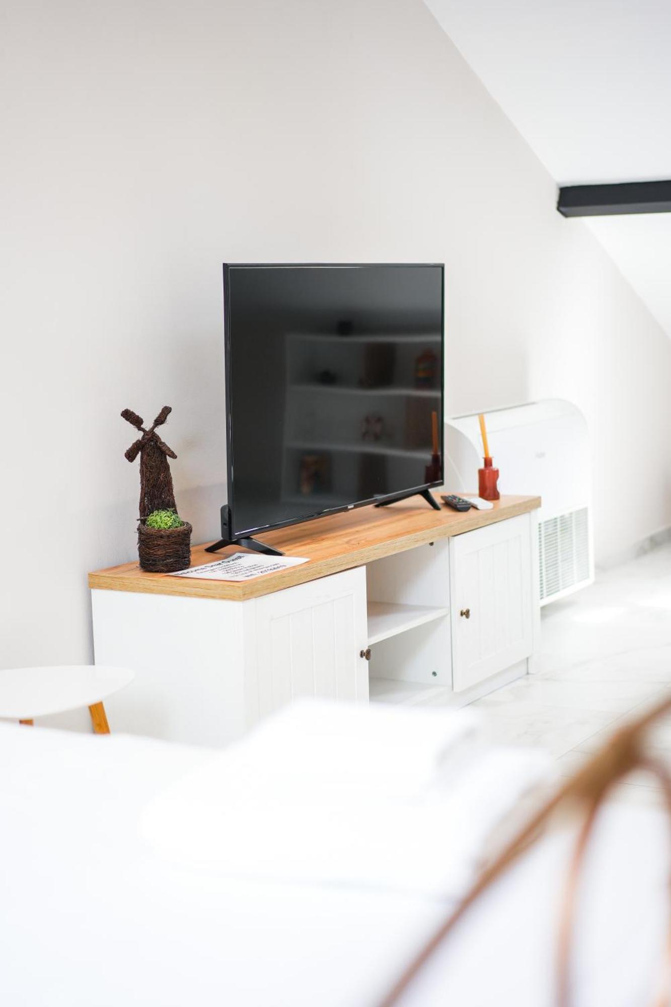 City Center Hideout - Studio Apartment Tiranë Luaran gambar