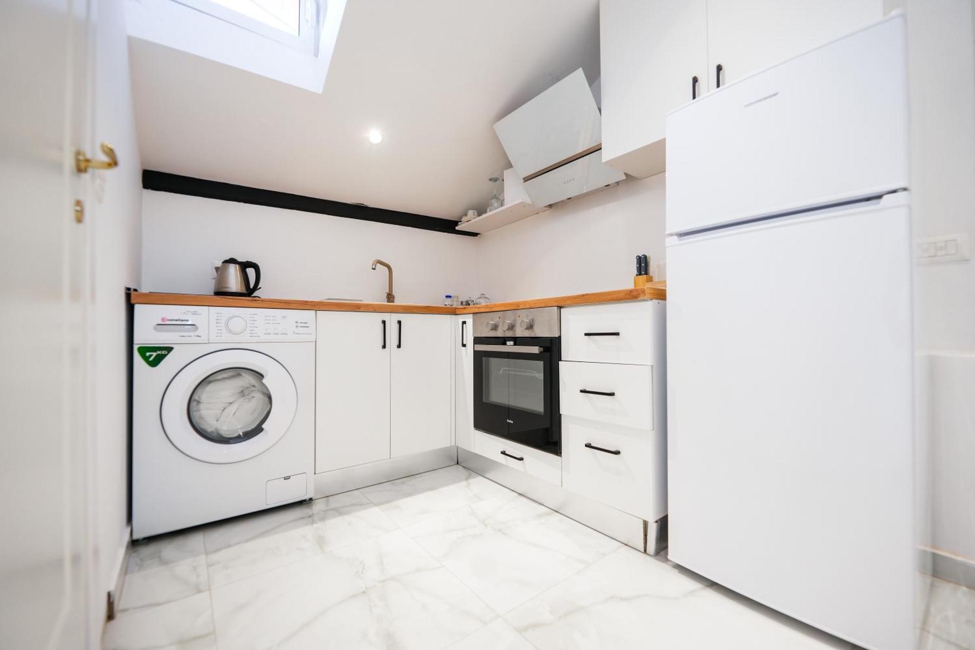 City Center Hideout - Studio Apartment Tiranë Luaran gambar