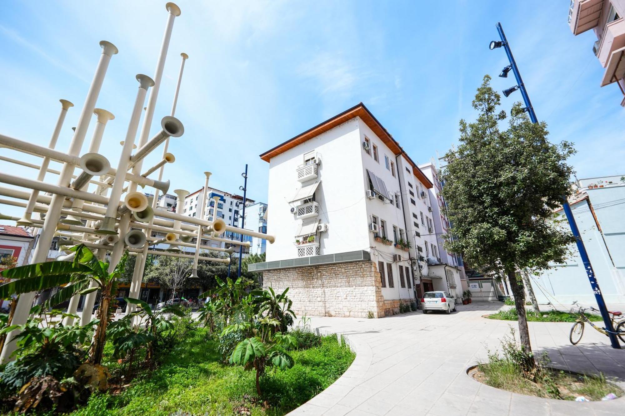 City Center Hideout - Studio Apartment Tiranë Luaran gambar